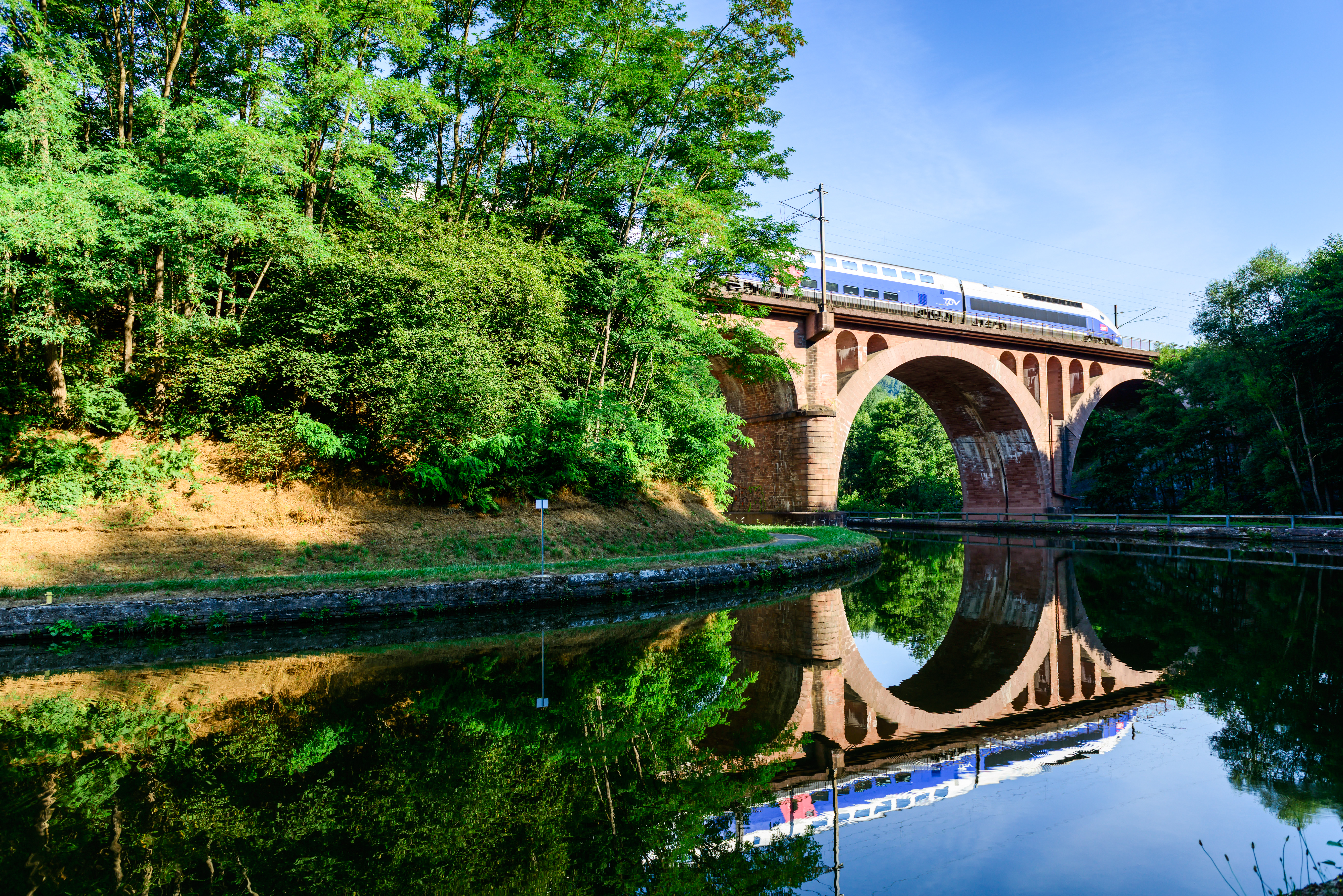 TGV sur Pont a Lutzelbourg, Moselle.