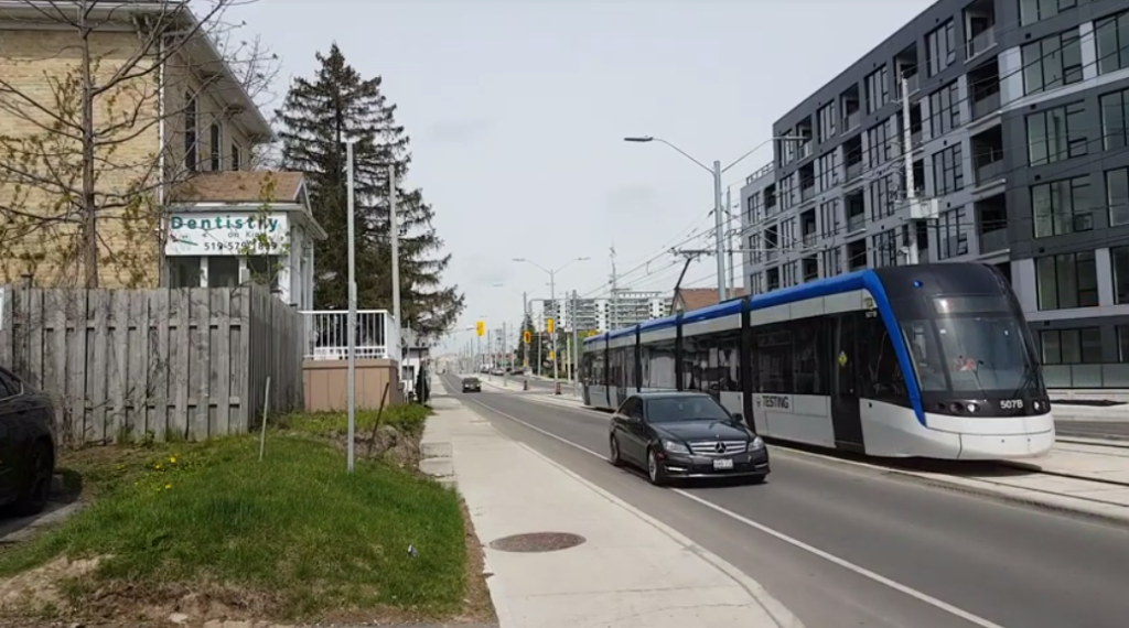 test de nuit tramway de Warterloo au Canada