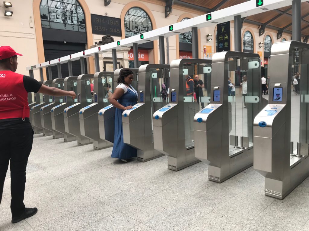 portiques gare Saint-Lazare