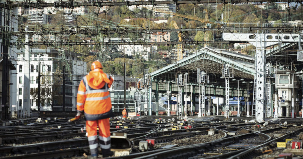 Mise en service de la commande centralisee du reseau en gare de Lyon Perrache le 11 novembre 2016.